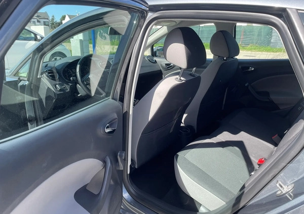 Seat Ibiza cena 38000 przebieg: 50000, rok produkcji 2016 z Szczecin małe 92
